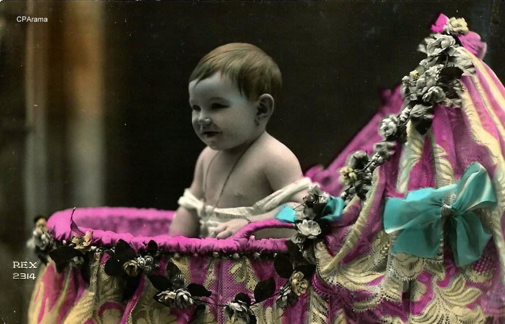 Bébés (naissance) Fantaisies Cartes Postales Anciennes sur CPArama