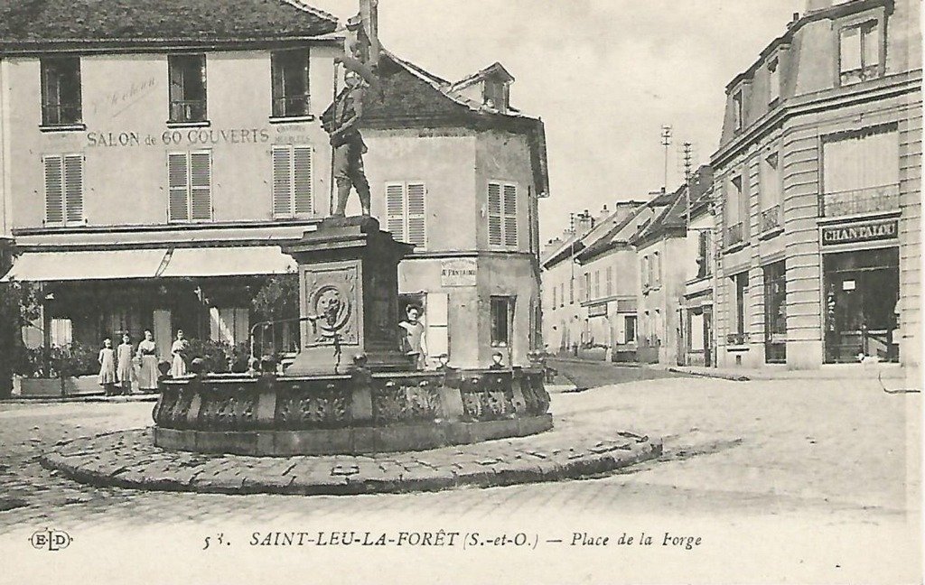 CPA St Leu place de la Forge 001.jpg