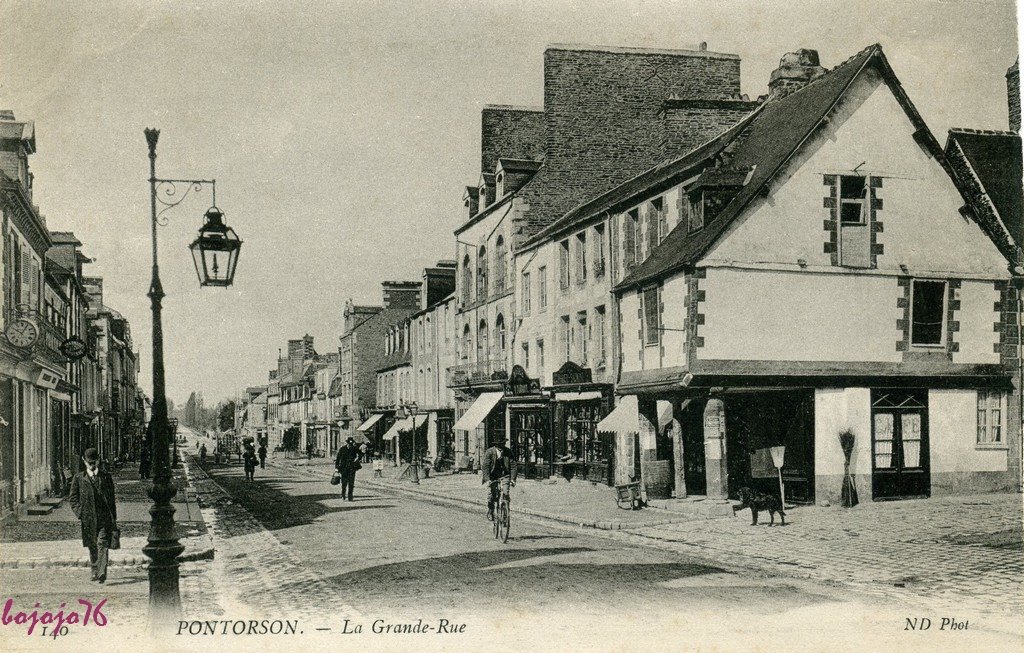 50-Pontorson-La Grand Rue.jpg