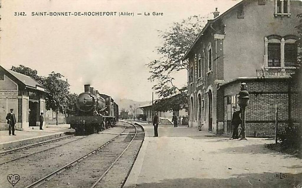 8 Saint-Bonnet de Rochefort (Allier).jpg