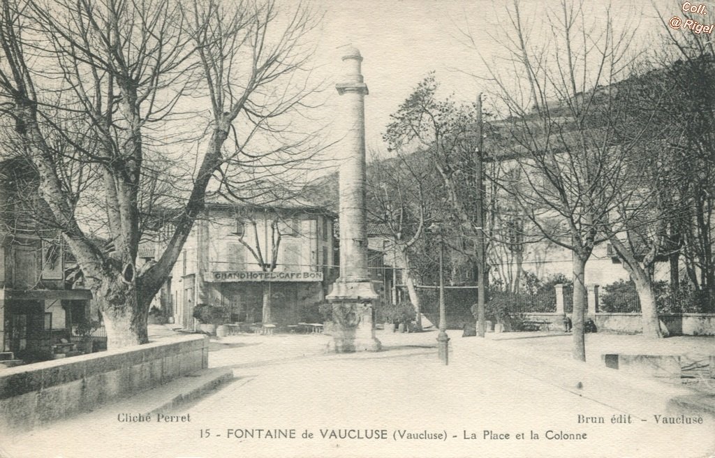 84-Fontaine-de-Vaucluse-La-Place-et-le-Colonne-15-Brun-Edit.jpg