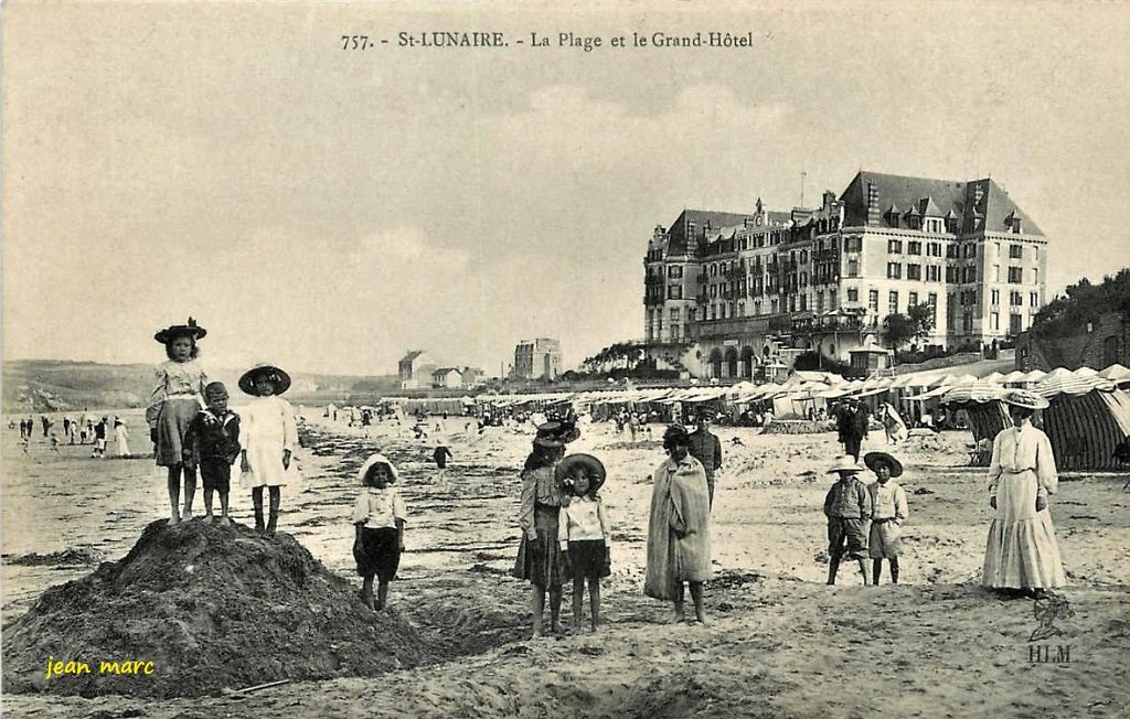 Saint-Lunaire - La Plage et le Grand-Hôtel.jpg
