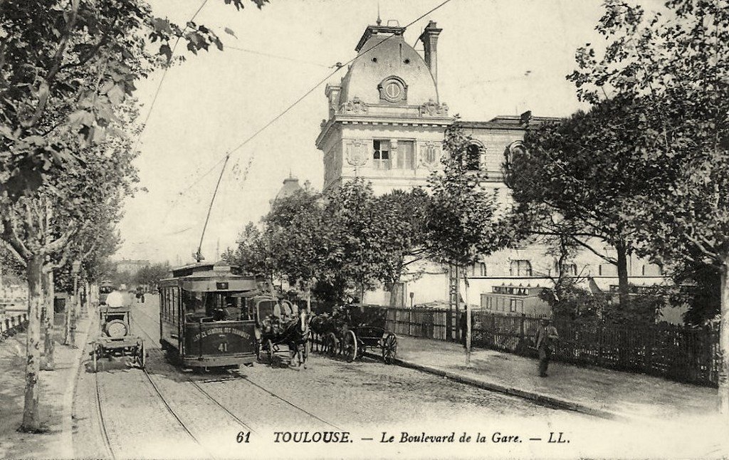 Toulouse tram 31  16-08-14.jpg