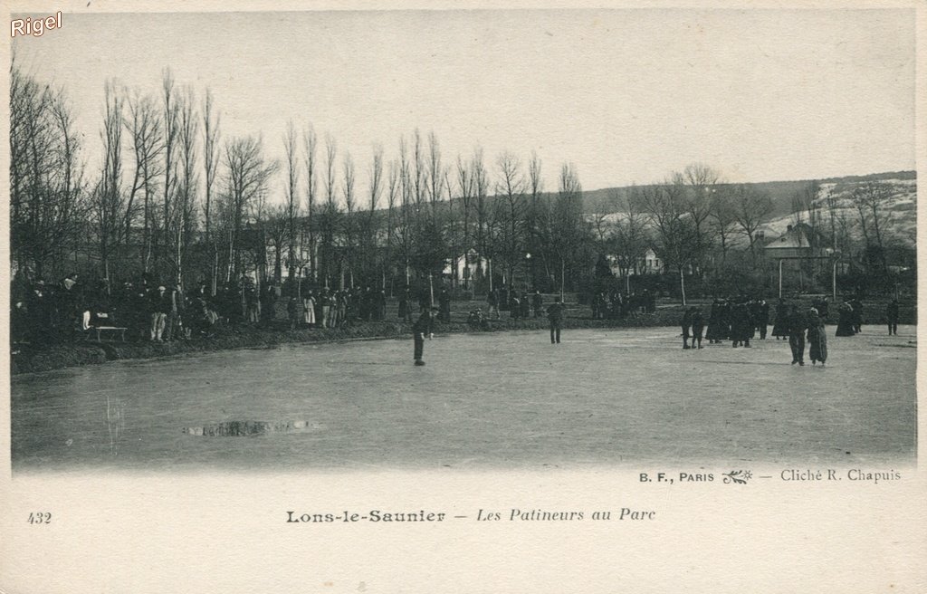 39-Lons-le-Saunier - Patineurs au Parc.jpg