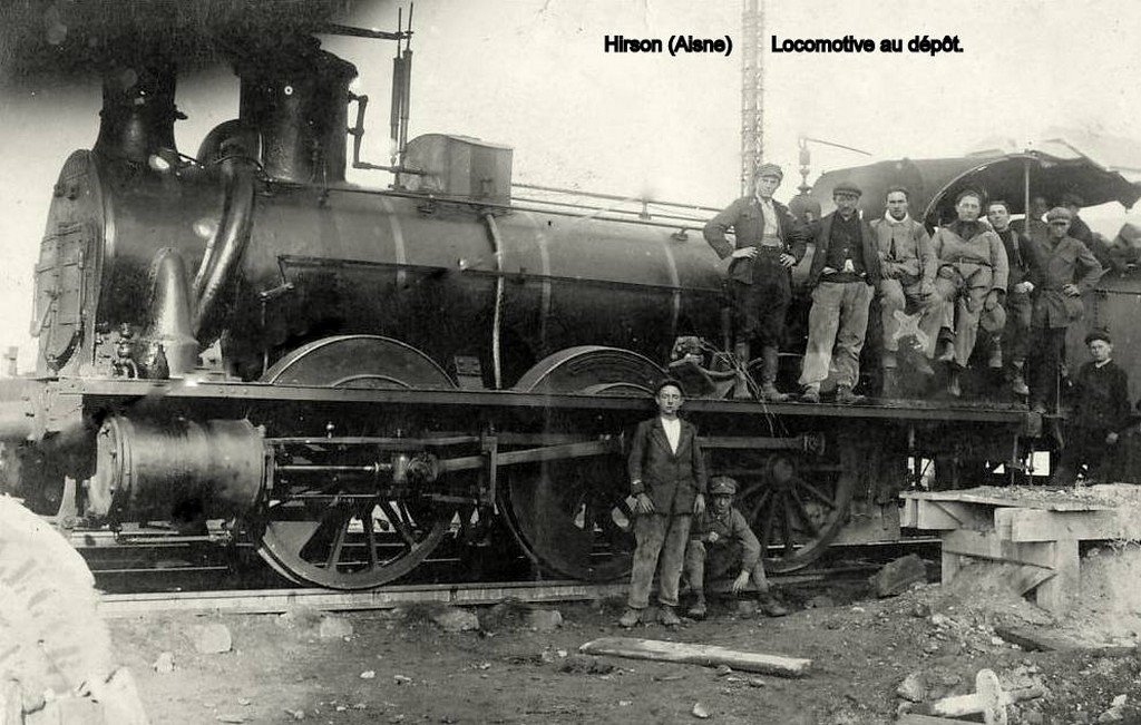 Hirson  02 locomotive au dépôt  4-4-13.jpg