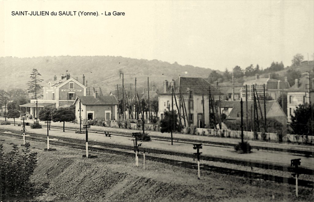 Saint-Julien du Sault 89.jpg