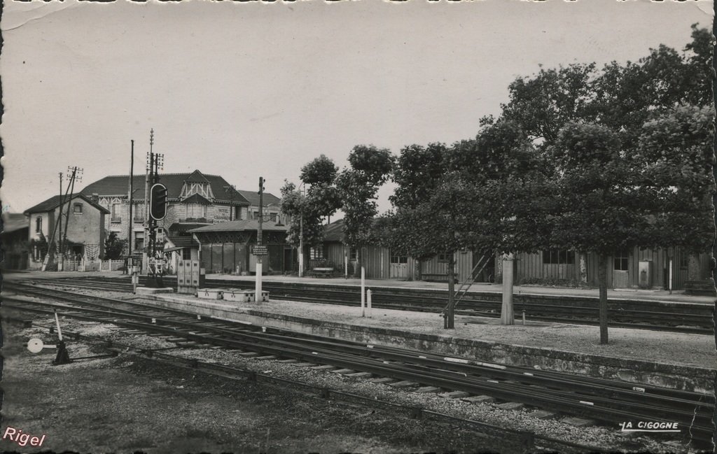 51-Mourmelon-le-Petit _Marne _ La Gare - 10 Coll Moreau libr - Editions La Cigogne.jpg