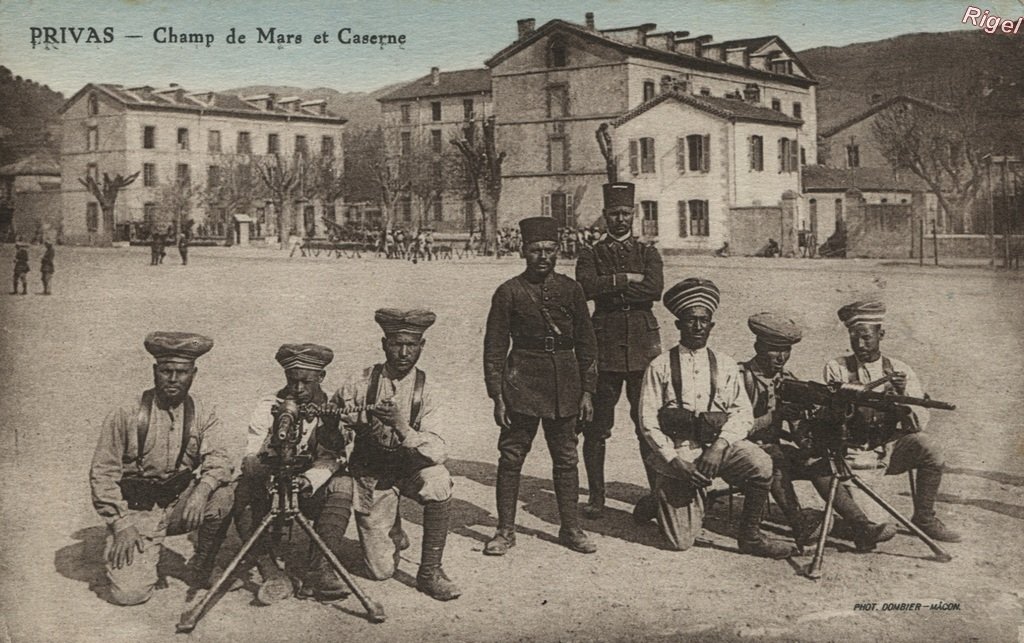 07-Privas - Champ de Mars et Caserne - Phot Combier - 6e régiment de tirailleurs marocains.jpg