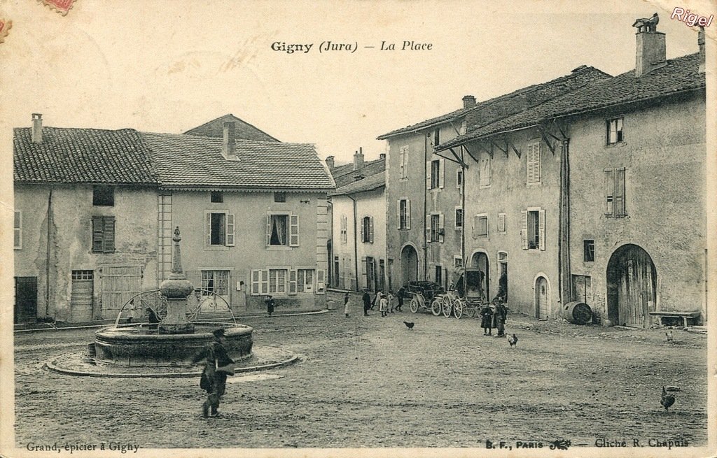 39-Gigny - La Place.jpg