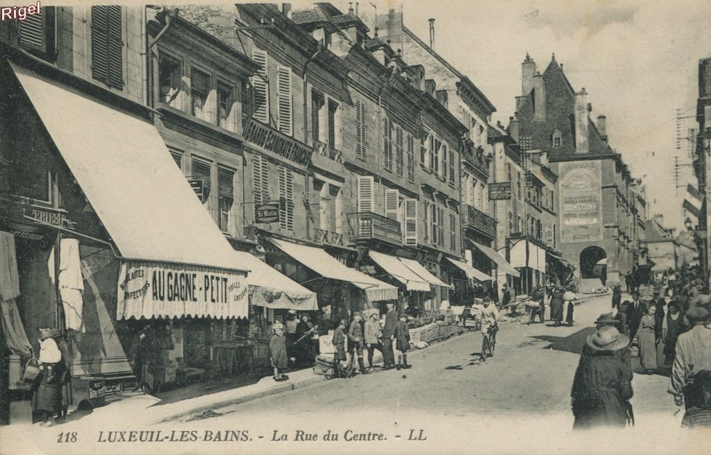 70-Luxeuil-les-Bains - La Rue du Centre - 118 LL.jpg