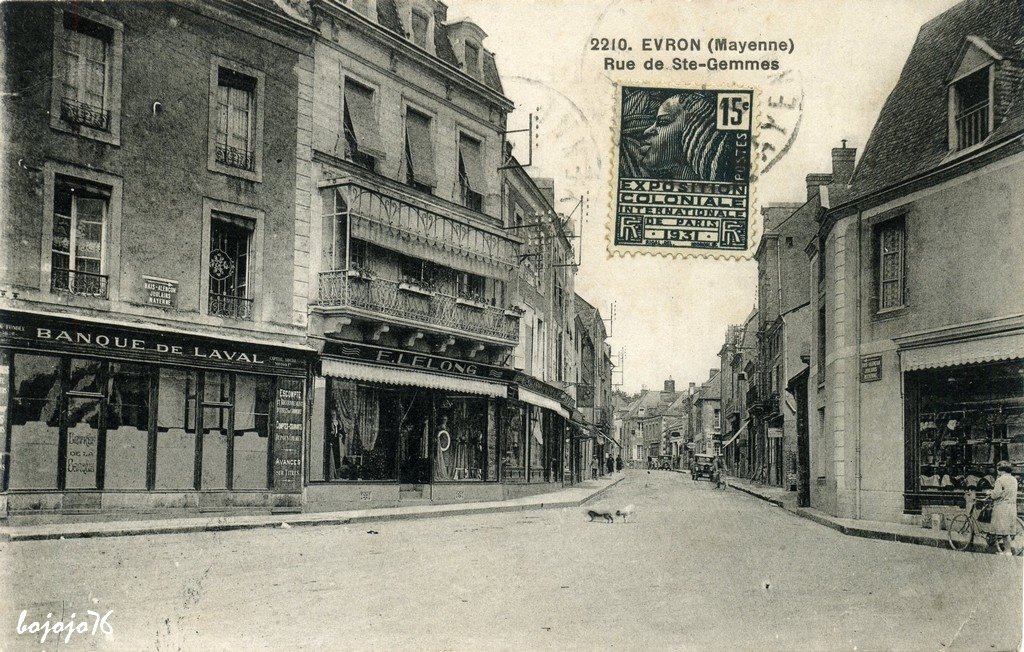 53-Evron-Rue de Sainte Gemmes.jpg