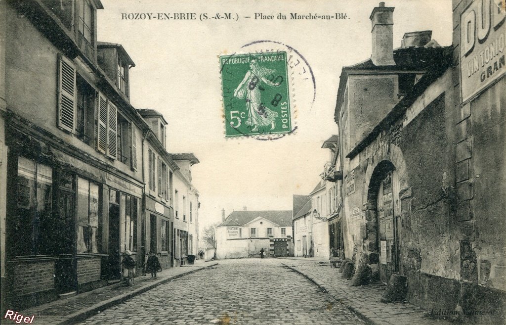 77-Rozoy-en-Brie - Place du Marché-au-Blé - Edition Vannerot.jpg