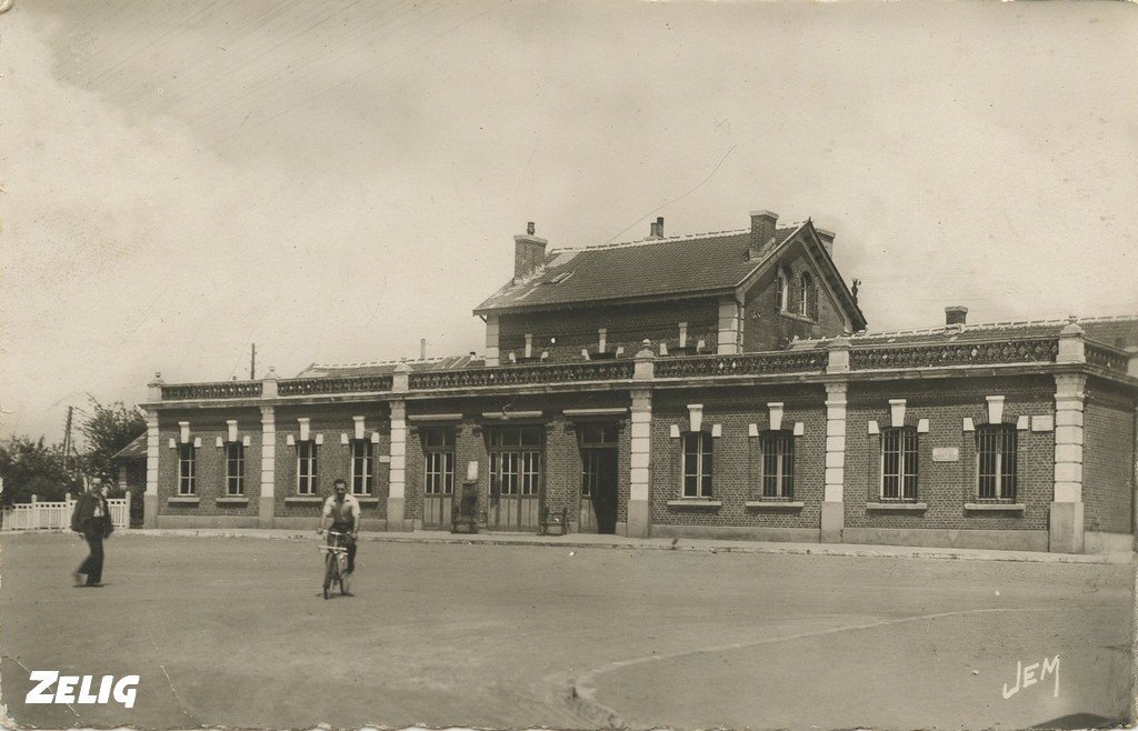 Z - FOURMIES - La Gare (JEM).jpg