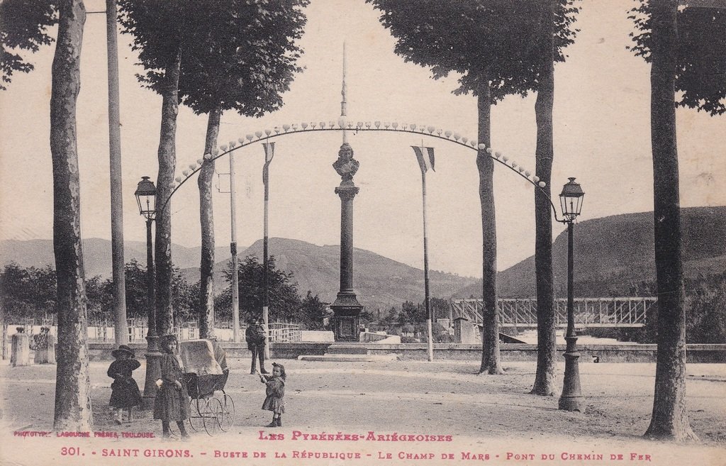 Saint-Girons - Buste de la République - Le Champ de Mars - Pont du Chemin de Fer.jpg