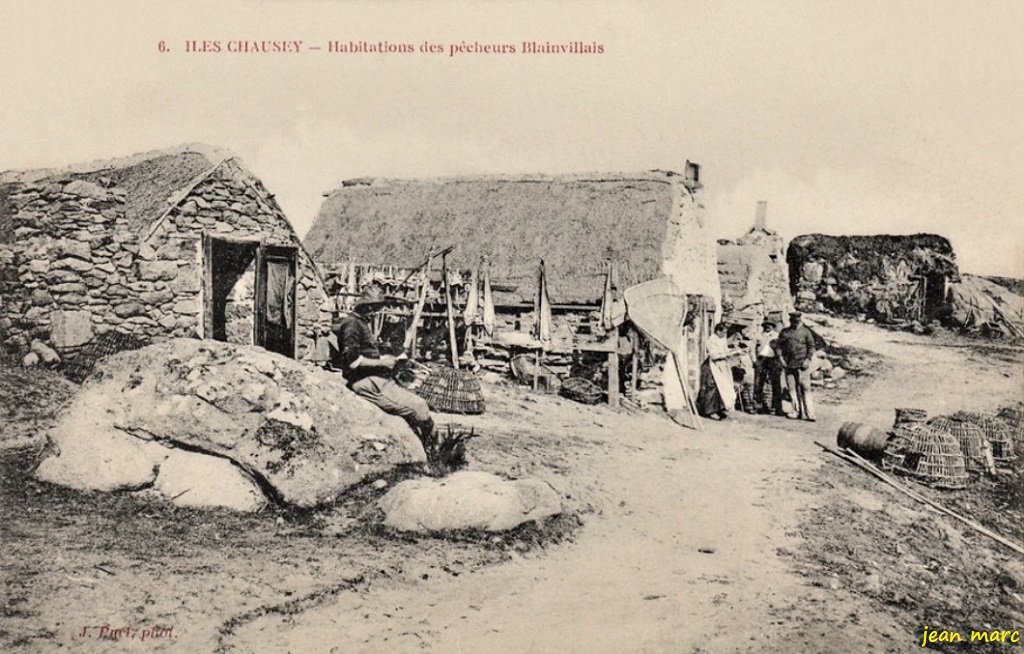 Iles Chausey - Habitations des pêcheurs Blainvillais.jpg