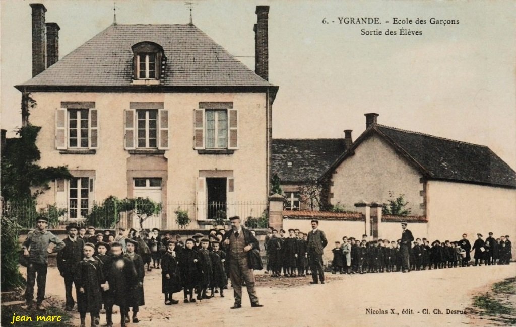 Ygrande - Ecole des Garçons - Sortie des Elèves.jpg