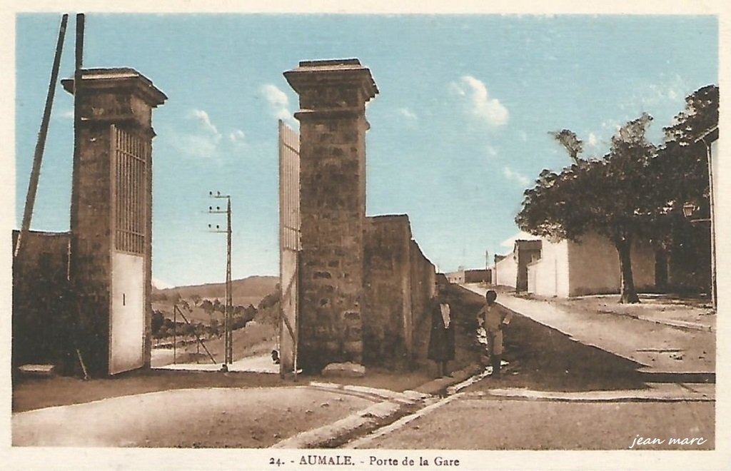 Aumale - Porte de la Gare.jpg