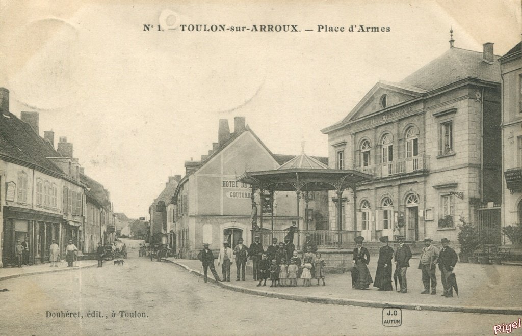 71-Toulon-Arroux - Place d'Armes - 1 Douhéret édit.jpg