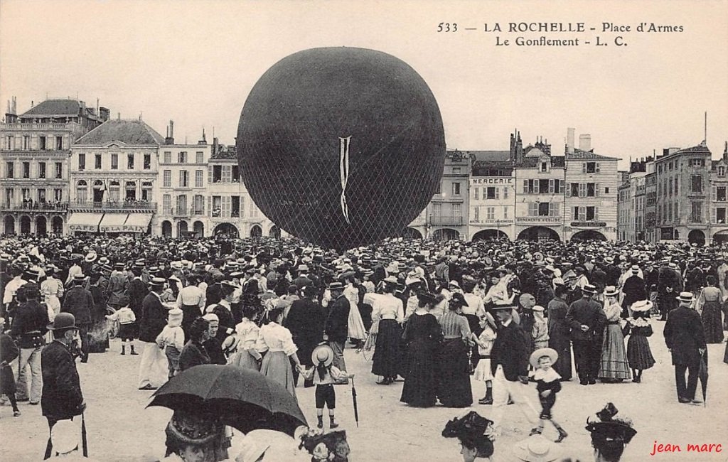 La Rochelle - Place d'Armes - Le Gonflement.jpg