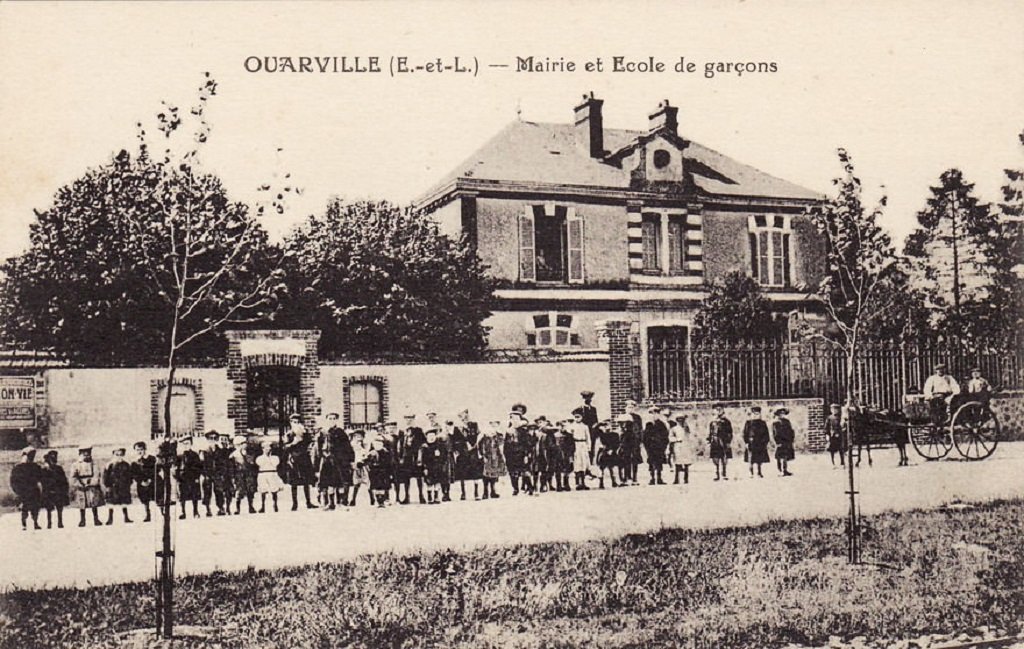 1425589040-Ouarville-Mairie-et-Ecole.jpg