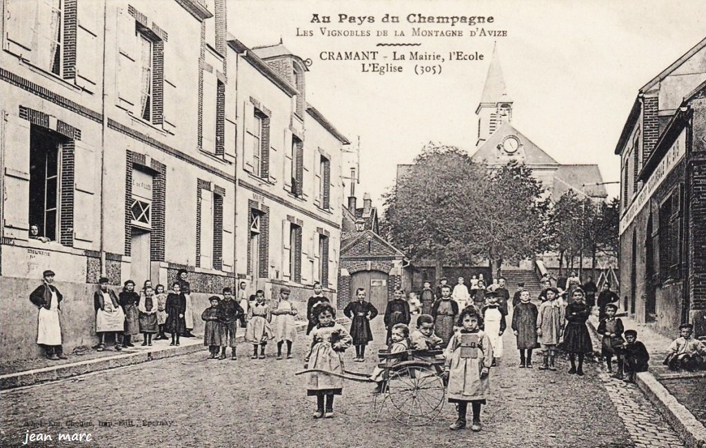 Cramant - La Mairie, l'Ecole, l'Eglise.jpg