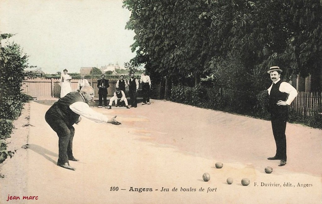 Angers - Jeu de boules de fort.jpg