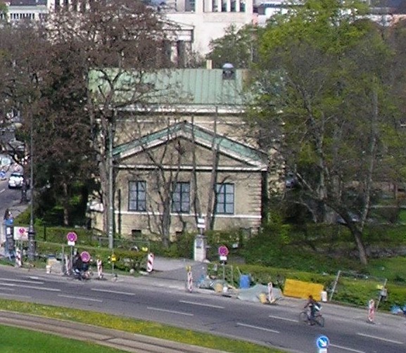 Karolinenplatz munich détail.jpg