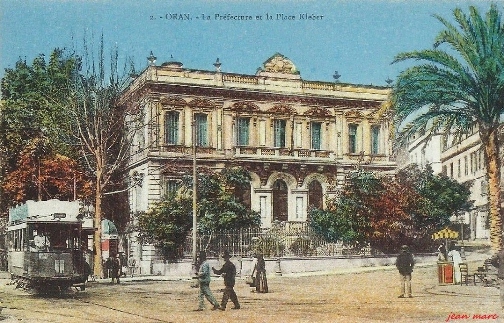 Oran - La Préfecture et la Place Kléber.jpg