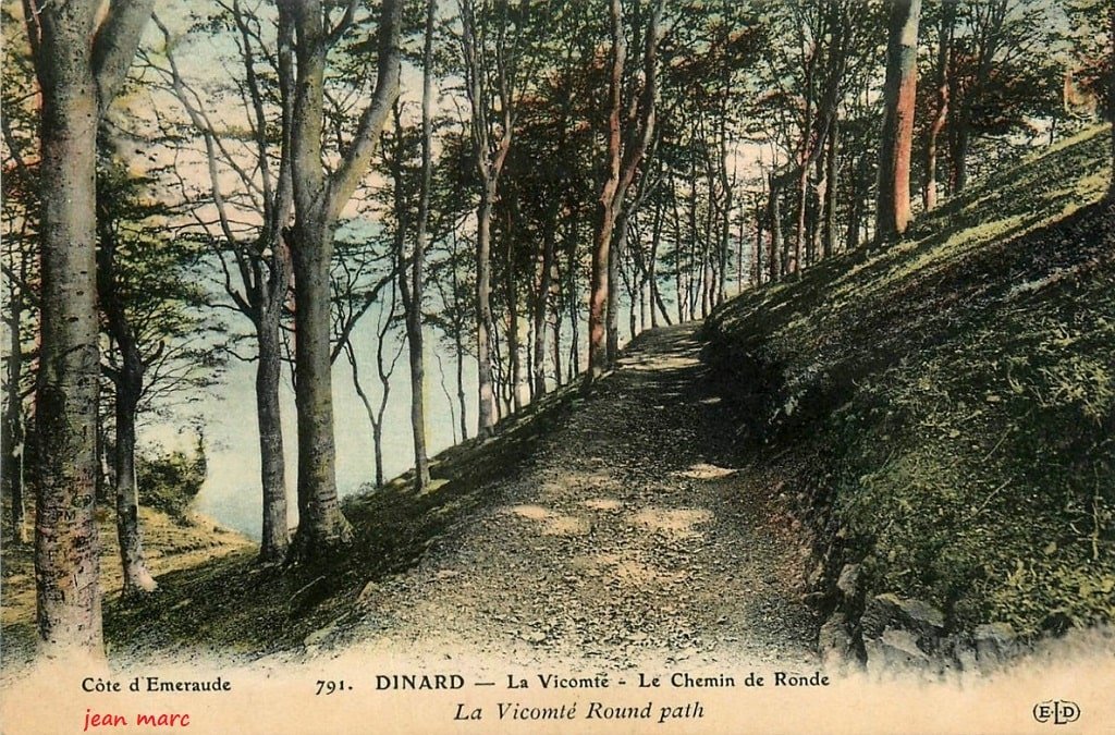 La Vicomté - Le Chemin de Ronde.jpg