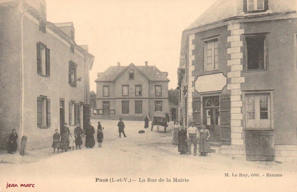 Pacé - La Rue de la Mairie.jpg