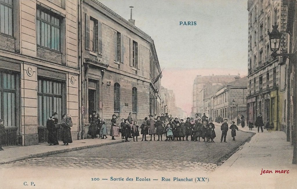 Paris - Rue Planchat - Sortie des Ecoles.jpg