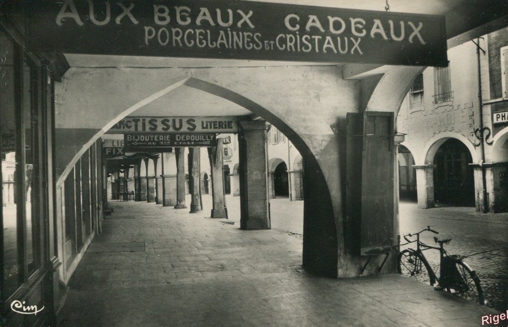 71-Louhans (S et L)  - Grande Rue - Dessous d'Arcades - 11 CIM.jpg