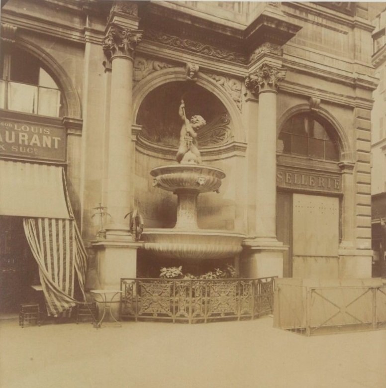 Fontaine Gaillon par Eugène Atget en 1901.jpg