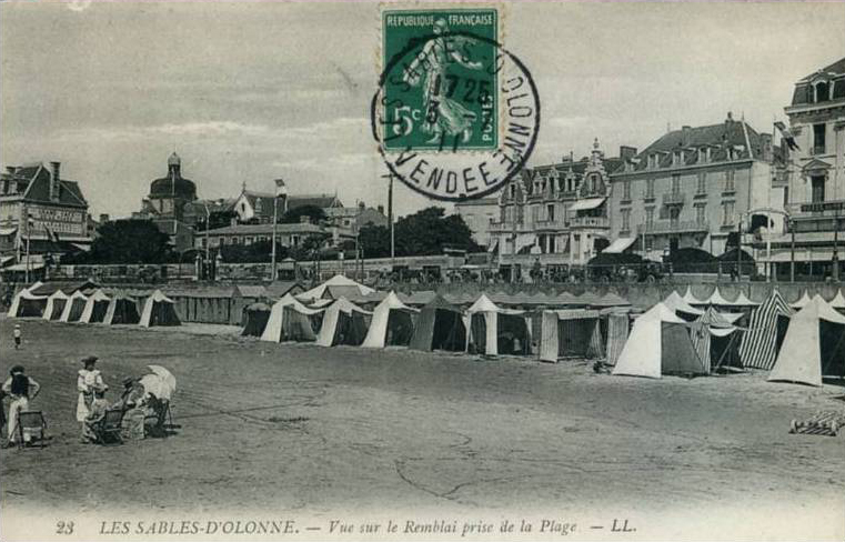 les-sables---vu-de-la-plage.jpg