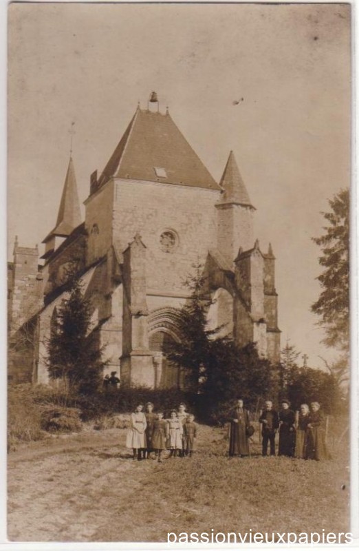 Eglise et curieux [F].JPG