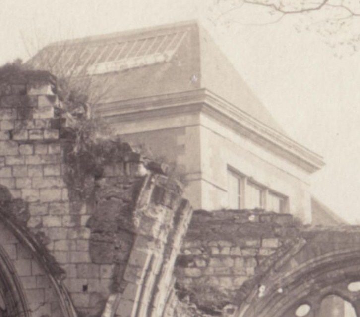 Ruines Abbaye detail2.JPG