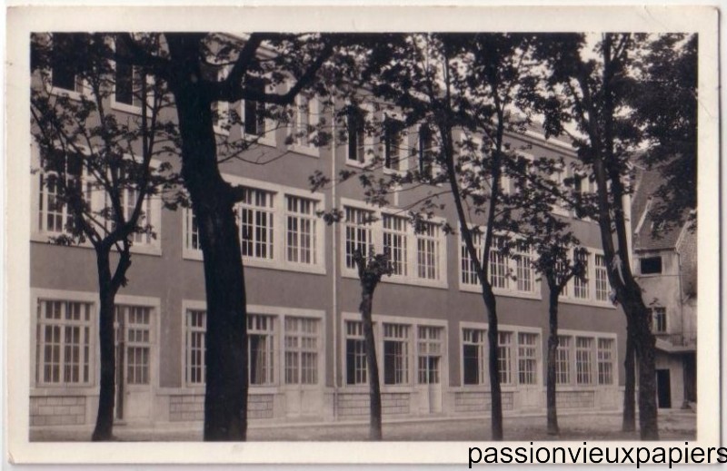 Batiment scolaire religieux [F].JPG