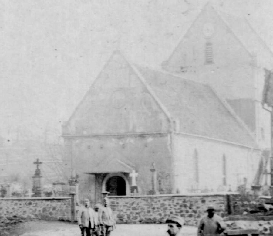 Village de R Eglise ecole detail.JPG