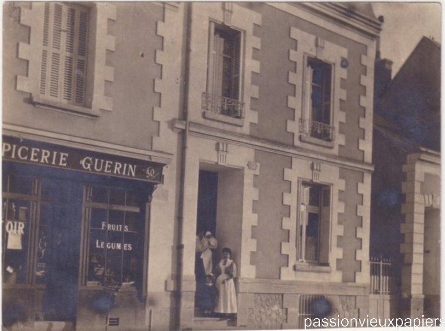 Epicerie Guerin 52 rue Claude [F].JPG