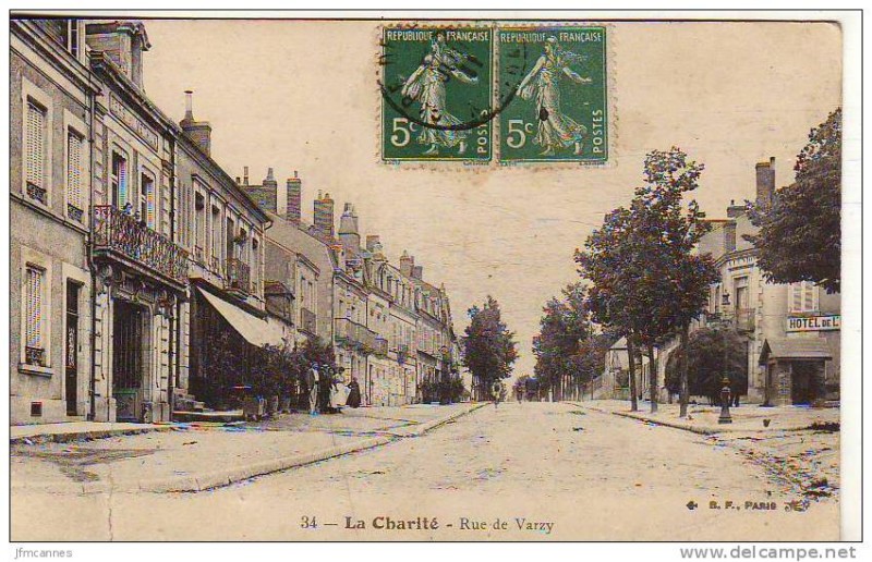 La Charité Rue de Varzy.jpg