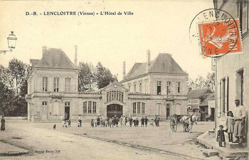LENCLOITRE - l'hotel de ville.jpg