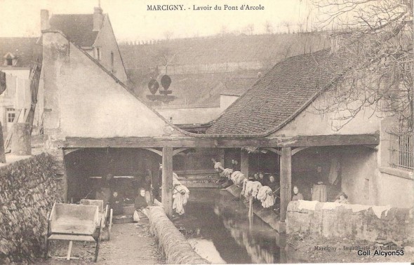 alcyon53 1349296177-Marcigny-lavoir