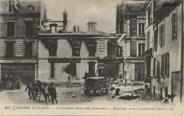 Titus02 1359568233-203-Guerre-1914-1915-l-e-vacuation-d-une-ville-bombarde-e