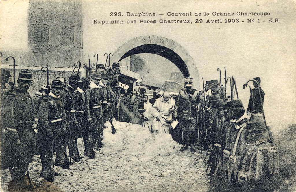 Résultat de recherche d'images pour "le 29 avril 1903 : expulsion des chartreux de la Grande Chartreuse."