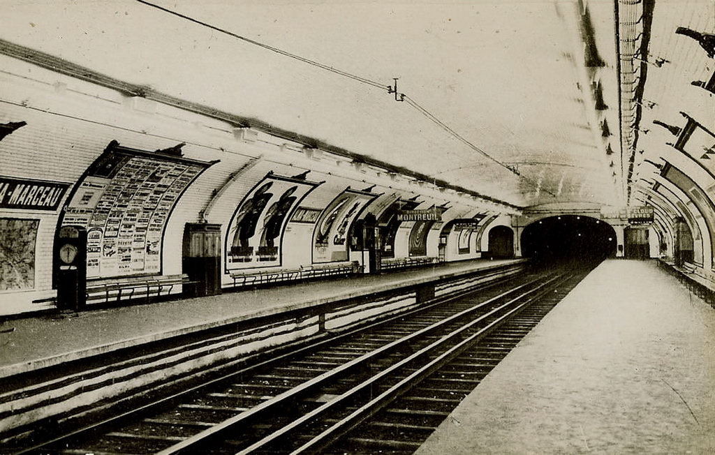 Метро 1 старый. Метро Парижа 1900. Метро Парижа 1940. Первое метро 20 века. Парижский метрополитен.