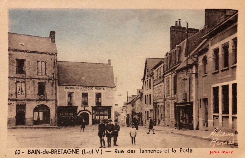 Bain-de-Bretagne - Rue des Tanneries et la Poste.jpg