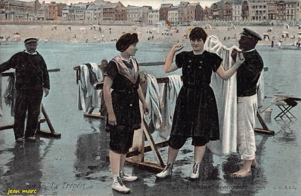 Le Tréport - Les Tréteaux à peignoirs.jpg