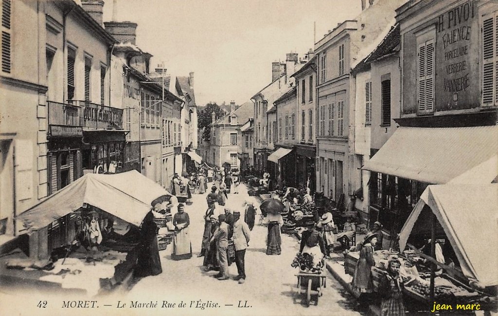 Moret - Le Marché rue de l'Église.jpg
