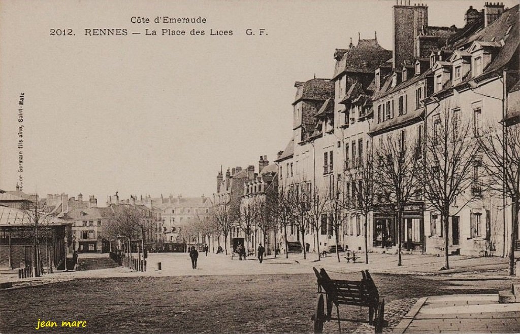 Rennes - La Place des Lices.jpg