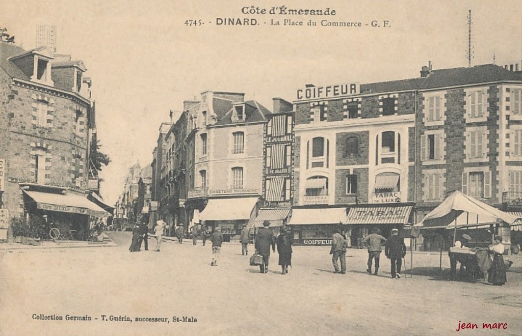 Dinard - La Place du Commerce.jpg
